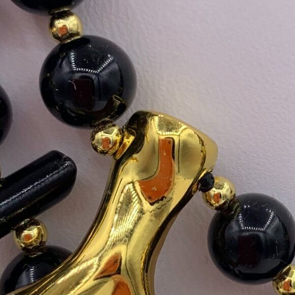 Necklace, new, triple strand, black coral, onyx beads, gold plated resin coral - Picture 9 of 16